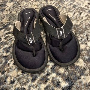 Nike sandals size 10